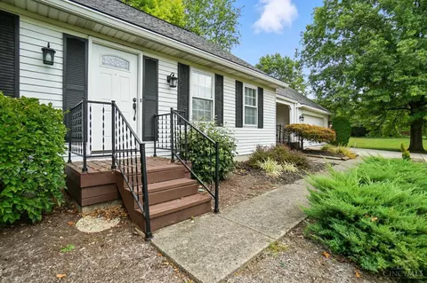 8253 Lake Ridge Dr, West Chester, OH 45069
