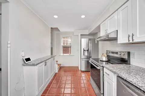 Kitchen - 2913 Madison Rd, Cincinnati, OH 45209 photo 3 of 4