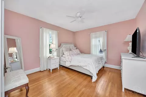 Bedroom - 2913 Madison Rd, Cincinnati, OH 45209 photo 3 of 8