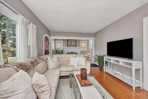 Living - 2913 Madison Rd, Cincinnati, OH 45209 photo 2 of 3