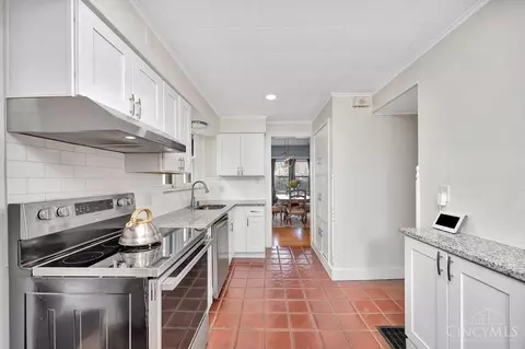 Kitchen - 2913 Madison Rd, Cincinnati, OH 45209 photo 4 of 4