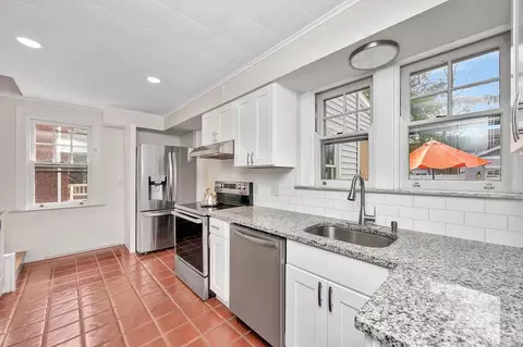 Kitchen - 2913 Madison Rd, Cincinnati, OH 45209 photo 2 of 4