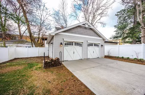 Exterior - 2913 Madison Rd, Cincinnati, OH 45209 photo 5 of 8
