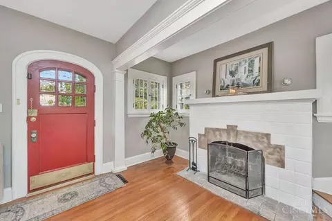 Entry Way - 2913 Madison Rd, Cincinnati, OH 45209 photo 1 of 4