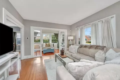 Living - 2913 Madison Rd, Cincinnati, OH 45209 photo 1 of 3