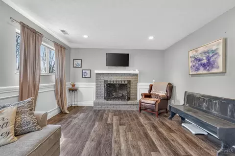 Living - 693 Redwood Ct, Cincinnati, OH 45244 photo 5 of 5