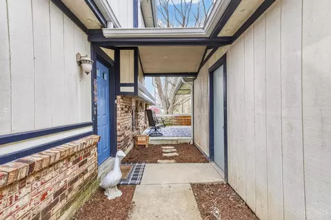 Entry Way - 693 Redwood Ct, Cincinnati, OH 45244 photo 1 of 2