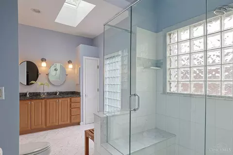 Bath - 416 Torrence Ct, Cincinnati, OH 45202 photo 1 of 4