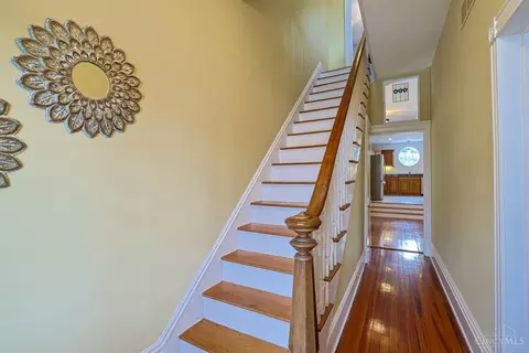 Entry Way - 416 Torrence Ct, Cincinnati, OH 45202 photo 2 of 3