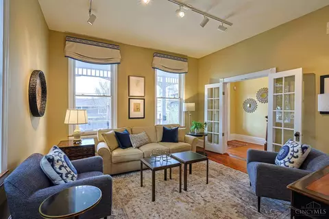 Living - 416 Torrence Ct, Cincinnati, OH 45202 photo 1 of 7