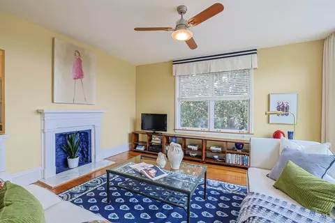 Living - 416 Torrence Ct, Cincinnati, OH 45202 photo 6 of 7