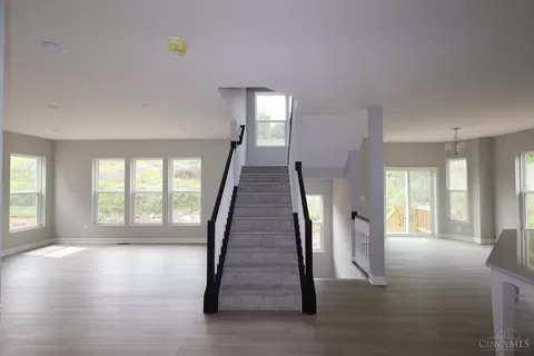Living - 5779 Irwin Dr, Cincinnati, OH 45248 photo 2 of 3