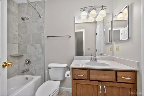 Bath - 6705 Willow Ln, Mason, OH 45040 photo 7 of 8