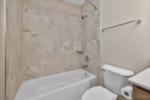 Bath - 6705 Willow Ln, Mason, OH 45040 photo 6 of 8