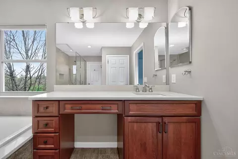 Bath - 6705 Willow Ln, Mason, OH 45040 photo 5 of 8