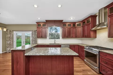 Kitchen - 6705 Willow Ln, Mason, OH 45040 photo 2 of 4