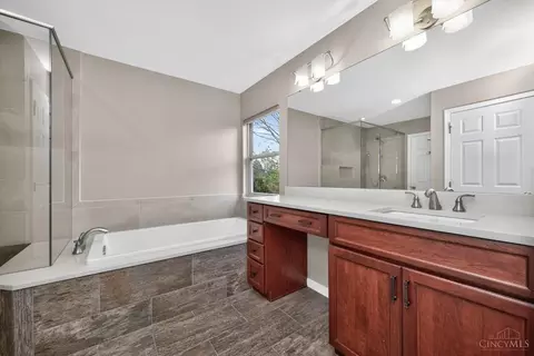 Bath - 6705 Willow Ln, Mason, OH 45040 photo 2 of 8