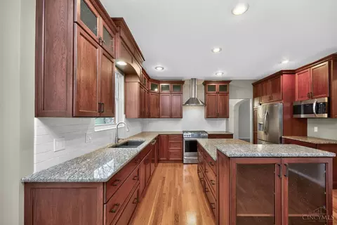 Kitchen - 6705 Willow Ln, Mason, OH 45040 photo 4 of 4