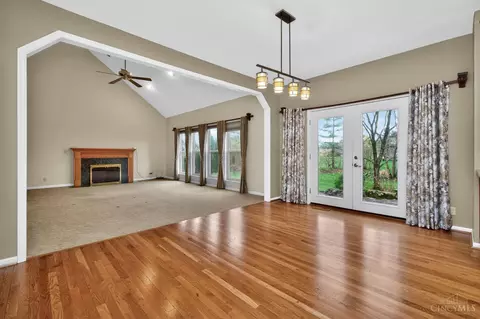 Living - 6705 Willow Ln, Mason, OH 45040 photo 4 of 8