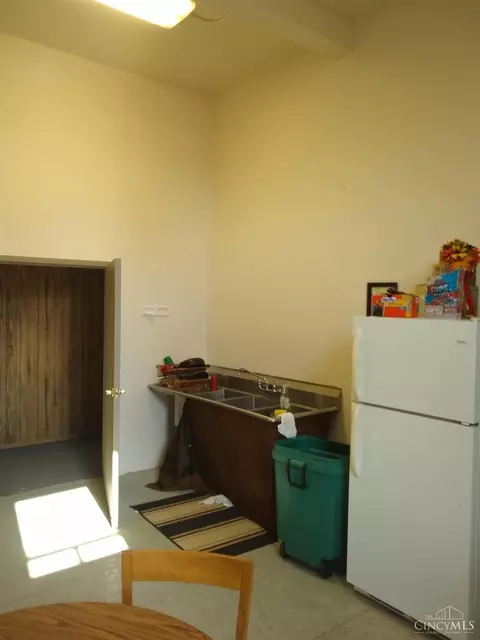 Kitchen - 104 Main St, Sinking Spring, OH 45172 photo 2 of 2
