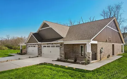 5019 Waterford Ln, Middletown, OH 45042