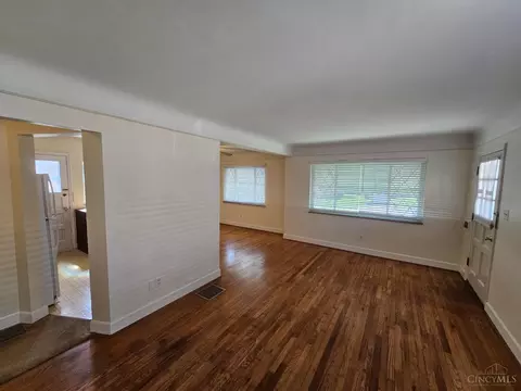 Living - 1088 Morado Dr, Cincinnati, OH 45238 photo 2 of 6