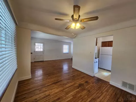 Living - 1088 Morado Dr, Cincinnati, OH 45238 photo 3 of 6