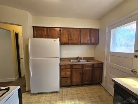 Kitchen - 1088 Morado Dr, Cincinnati, OH 45238 photo 3 of 3