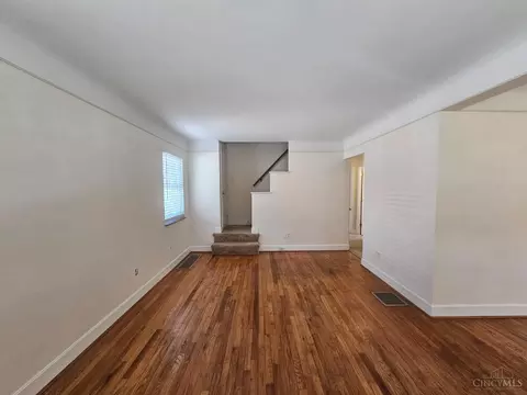 Living - 1088 Morado Dr, Cincinnati, OH 45238 photo 5 of 6