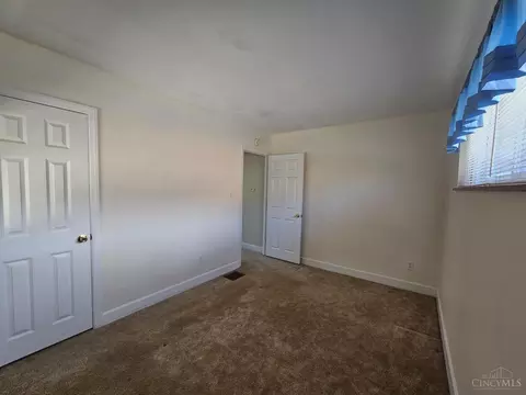 Bedroom - 1088 Morado Dr, Cincinnati, OH 45238 photo 4 of 8