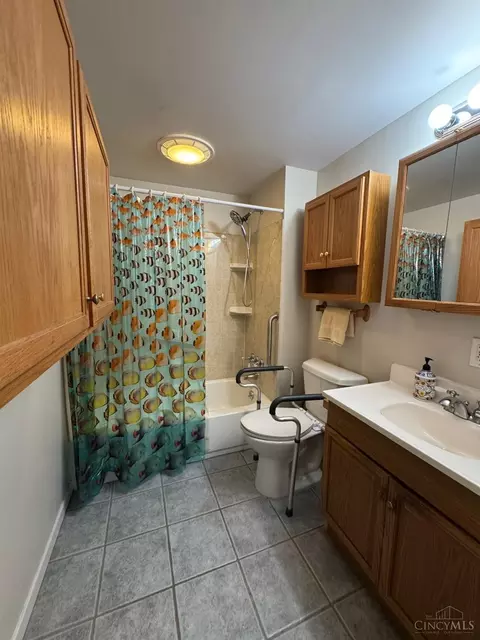 Bath - 314 Elm St, Reading, OH 45215 photo 1 of 2