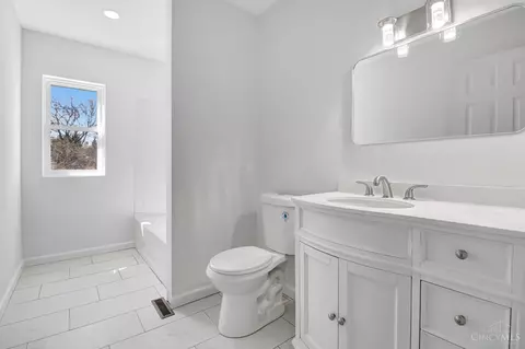 Bath - 6000 Capri Dr, Cincinnati, OH 45224 photo 3 of 4