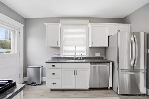 Kitchen - 4310 Thirty Third Ave, Cincinnati, OH 45209 photo 1 of 2