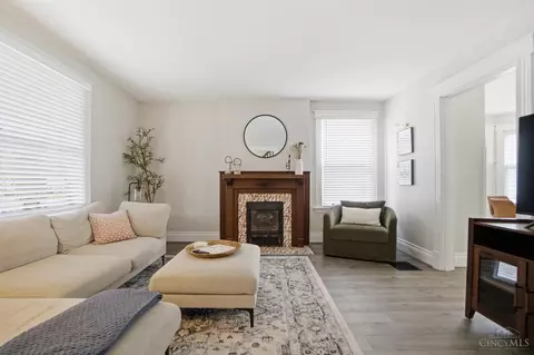 Living - 4310 Thirty Third Ave, Cincinnati, OH 45209 photo 1 of 3