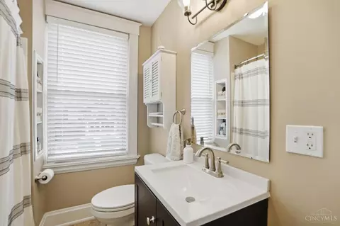 Bath - 4310 Thirty Third Ave, Cincinnati, OH 45209 photo 2 of 3