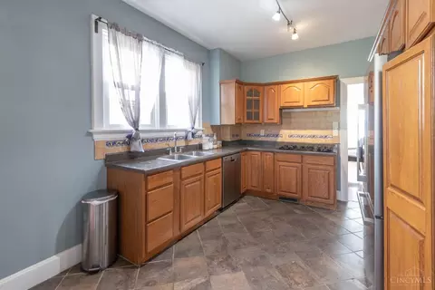 Kitchen - 4330 Schulte Dr, Cincinnati, OH 45205 photo 1 of 3
