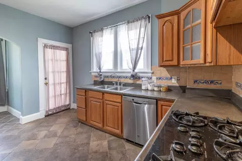Kitchen - 4330 Schulte Dr, Cincinnati, OH 45205 photo 3 of 3
