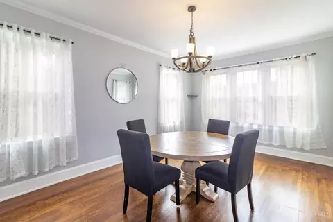 Dining - 4330 Schulte Dr, Cincinnati, OH 45205 photo 1 of 2