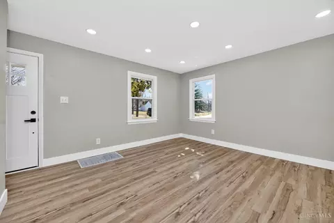 Living - 48 Damon Rd, Greenhills, OH 45218 photo 3 of 4