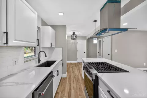 Kitchen - 48 Damon Rd, Greenhills, OH 45218 photo 5 of 7
