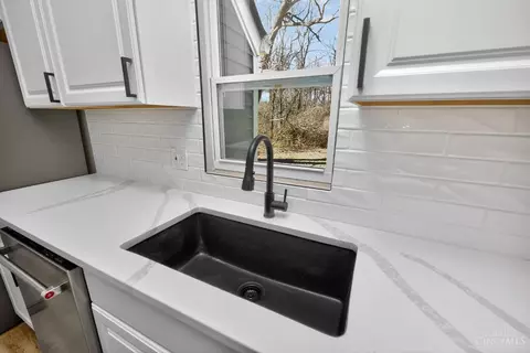 Kitchen - 48 Damon Rd, Greenhills, OH 45218 photo 6 of 7