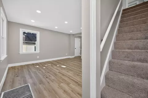 Entry Way - 48 Damon Rd, Greenhills, OH 45218 photo 2 of 7