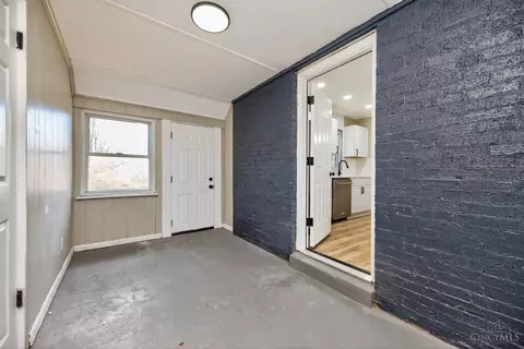 Entry Way - 48 Damon Rd, Greenhills, OH 45218 photo 7 of 7