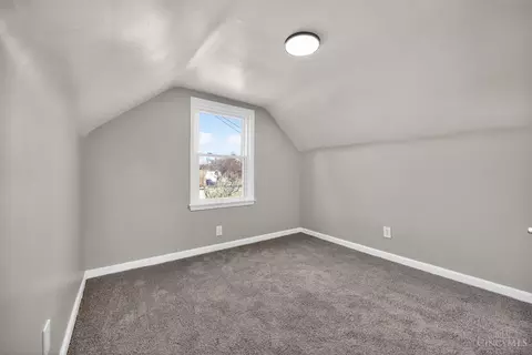 Bedroom - 48 Damon Rd, Greenhills, OH 45218 photo 4 of 6