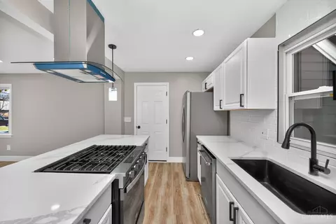 Kitchen - 48 Damon Rd, Greenhills, OH 45218 photo 4 of 7