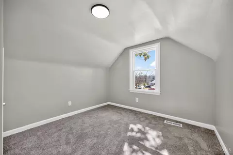 Bedroom - 48 Damon Rd, Greenhills, OH 45218 photo 5 of 6