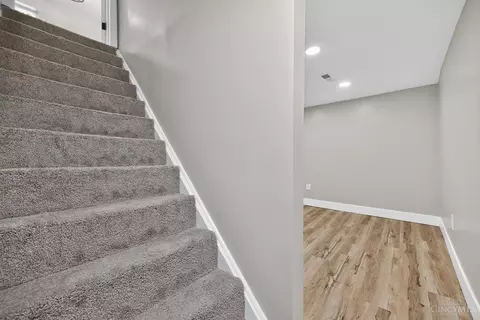 Entry Way - 48 Damon Rd, Greenhills, OH 45218 photo 5 of 7