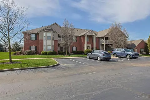 8033 Pinnacle Point Dr, West Chester, OH 45069