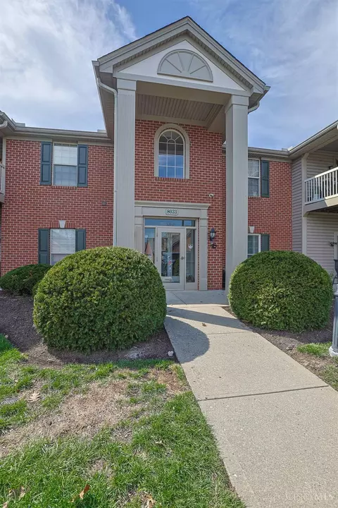 8033 Pinnacle Point Dr, West Chester, OH 45069