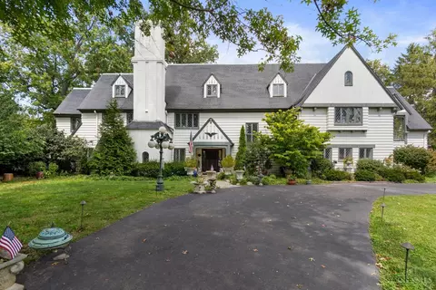 10451 Grand Oaks Ln, Montgomery, OH 45242